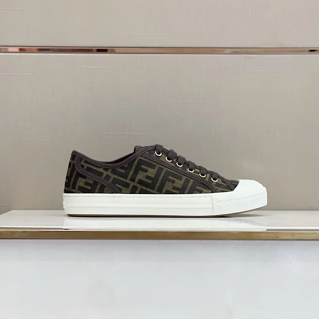 Factory price: 380 new Fendi Fendǐ Domino sneakers with jacquard FF pattern, embossed FF pattern on the toe, canvas upper, T men's men's shoes 💰U customized outsole Size: 38-45, (45 customized)